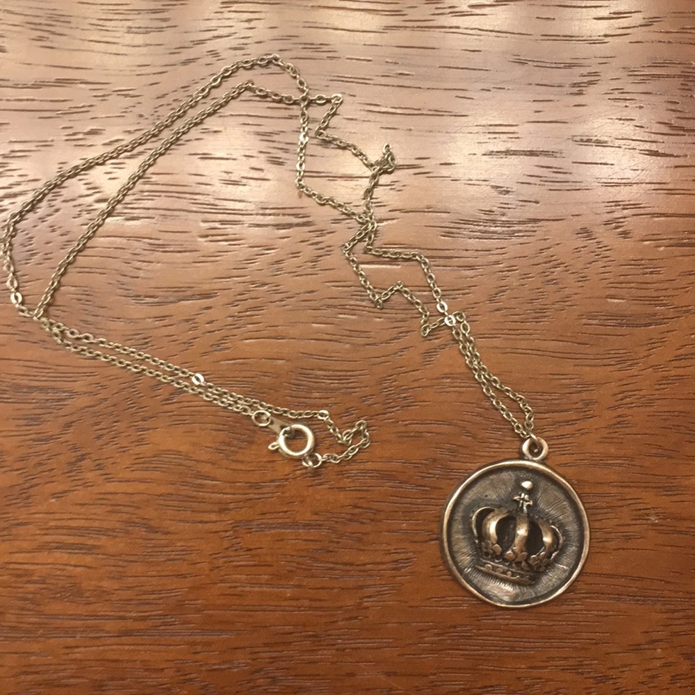 Crown pendant necklace